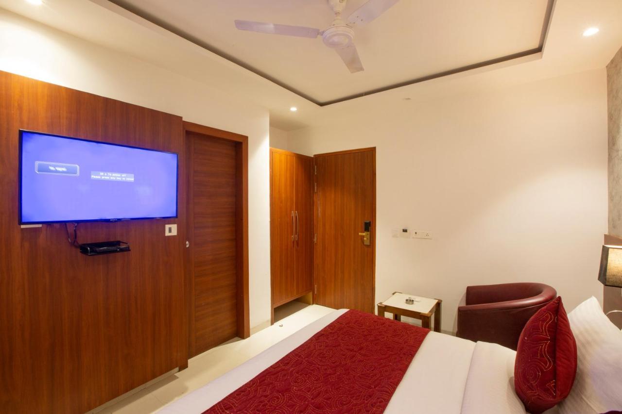 Hotel Arch Suites - Near Aerocity 뉴델리 외부 사진