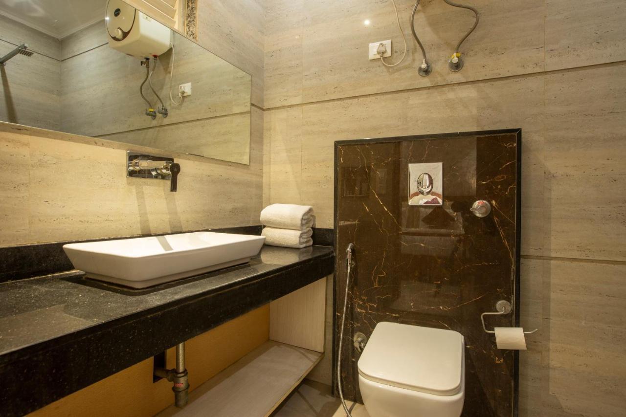 Hotel Arch Suites - Near Aerocity 뉴델리 외부 사진