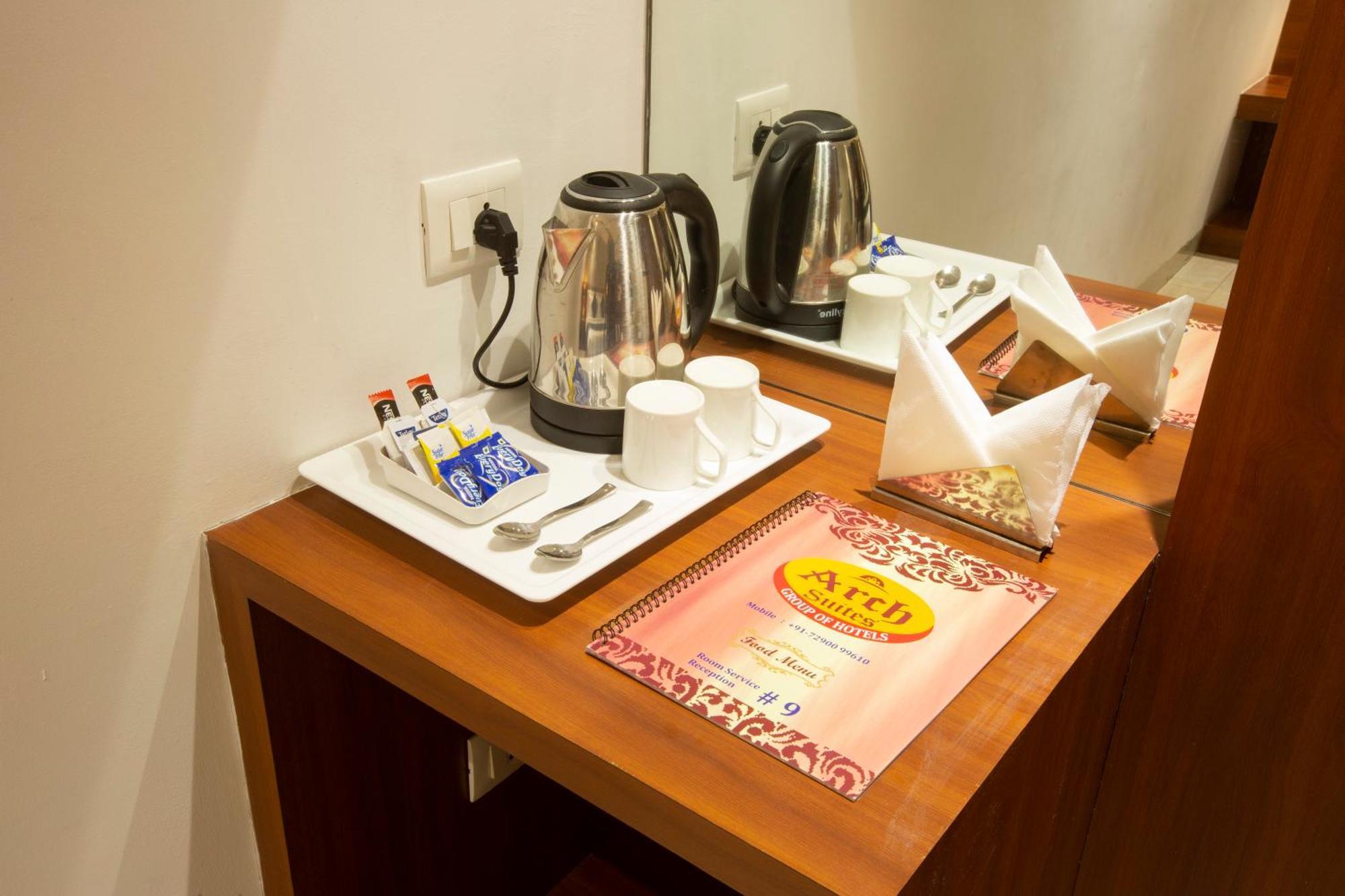Hotel Arch Suites - Near Aerocity 뉴델리 외부 사진