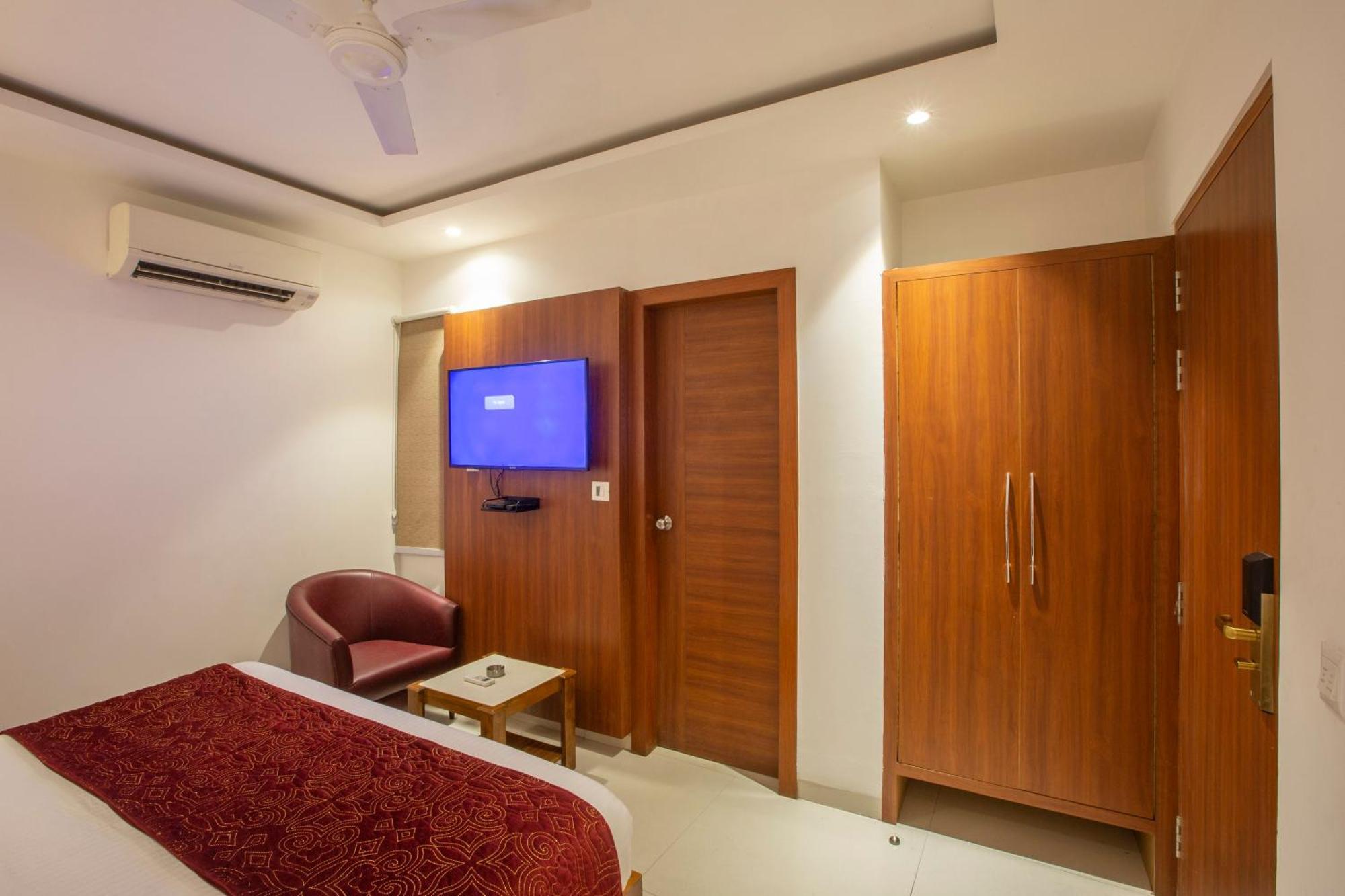 Hotel Arch Suites - Near Aerocity 뉴델리 외부 사진
