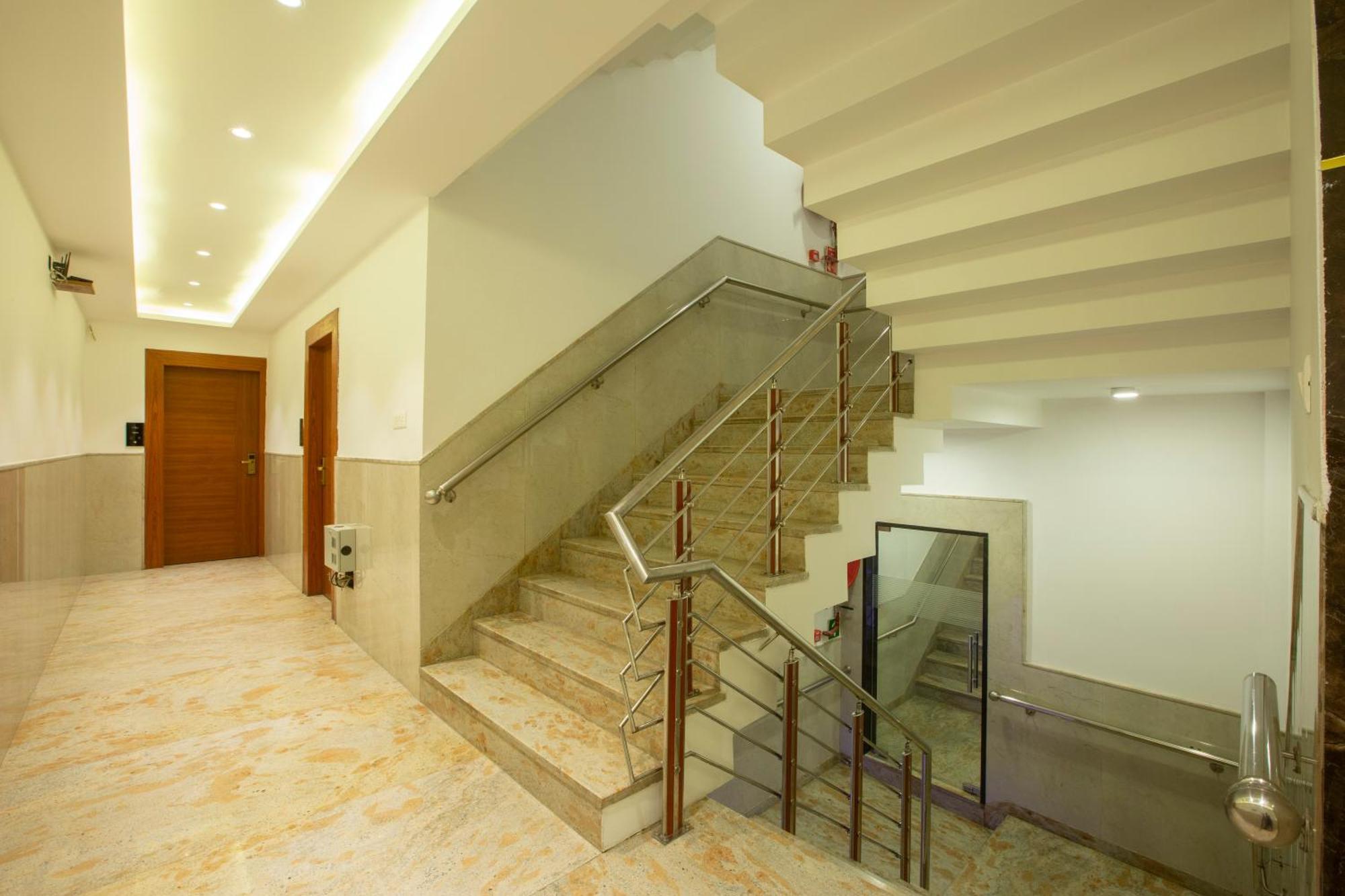 Hotel Arch Suites - Near Aerocity 뉴델리 외부 사진