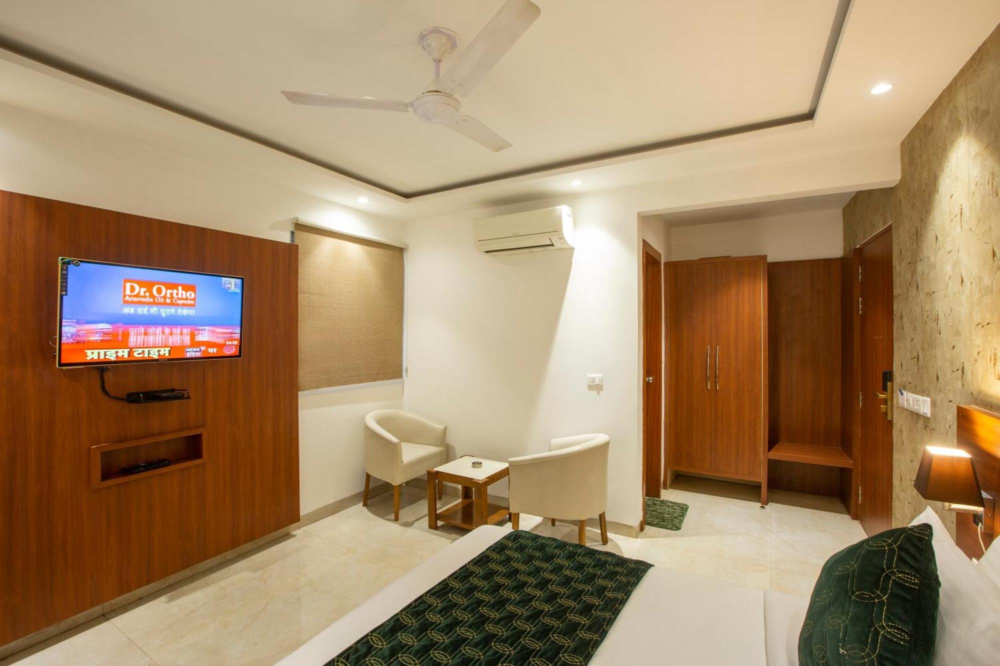 Hotel Arch Suites - Near Aerocity 뉴델리 외부 사진