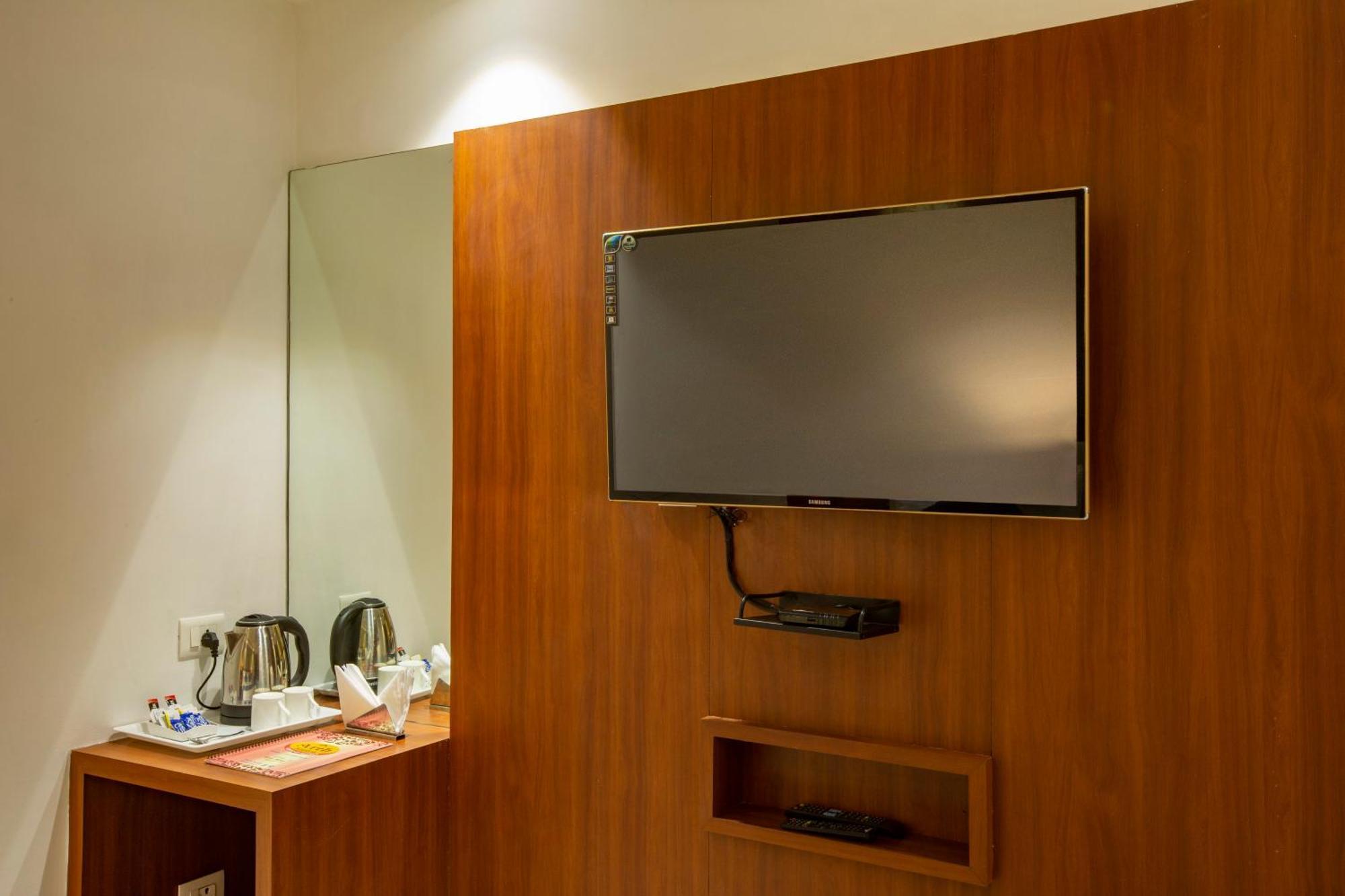 Hotel Arch Suites - Near Aerocity 뉴델리 외부 사진