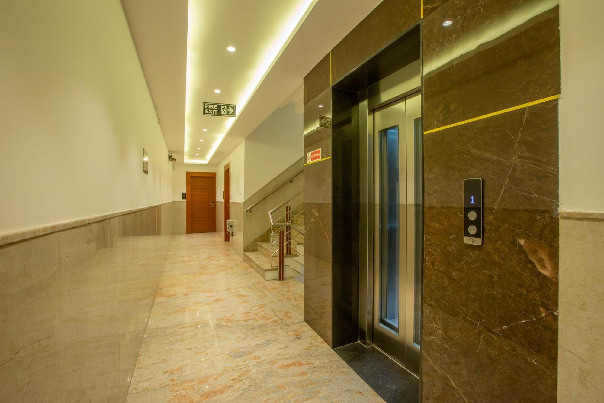 Hotel Arch Suites - Near Aerocity 뉴델리 외부 사진