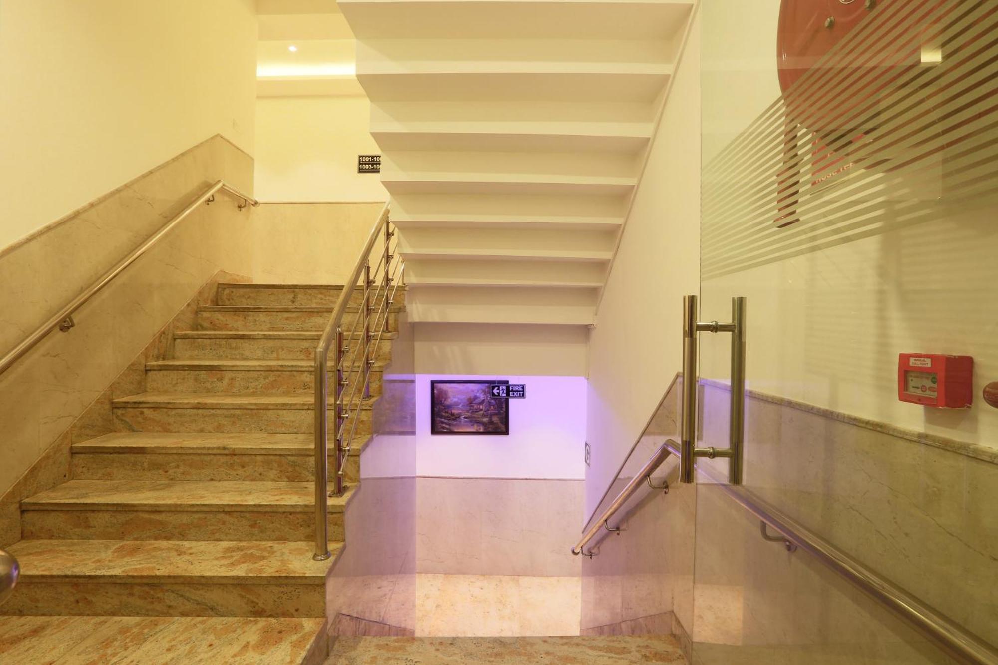 Hotel Arch Suites - Near Aerocity 뉴델리 외부 사진