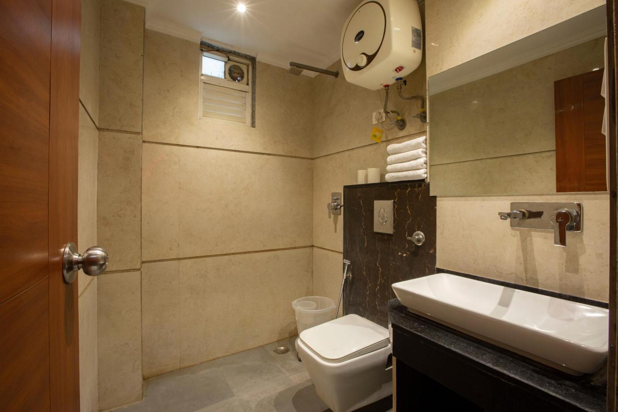 Hotel Arch Suites - Near Aerocity 뉴델리 외부 사진